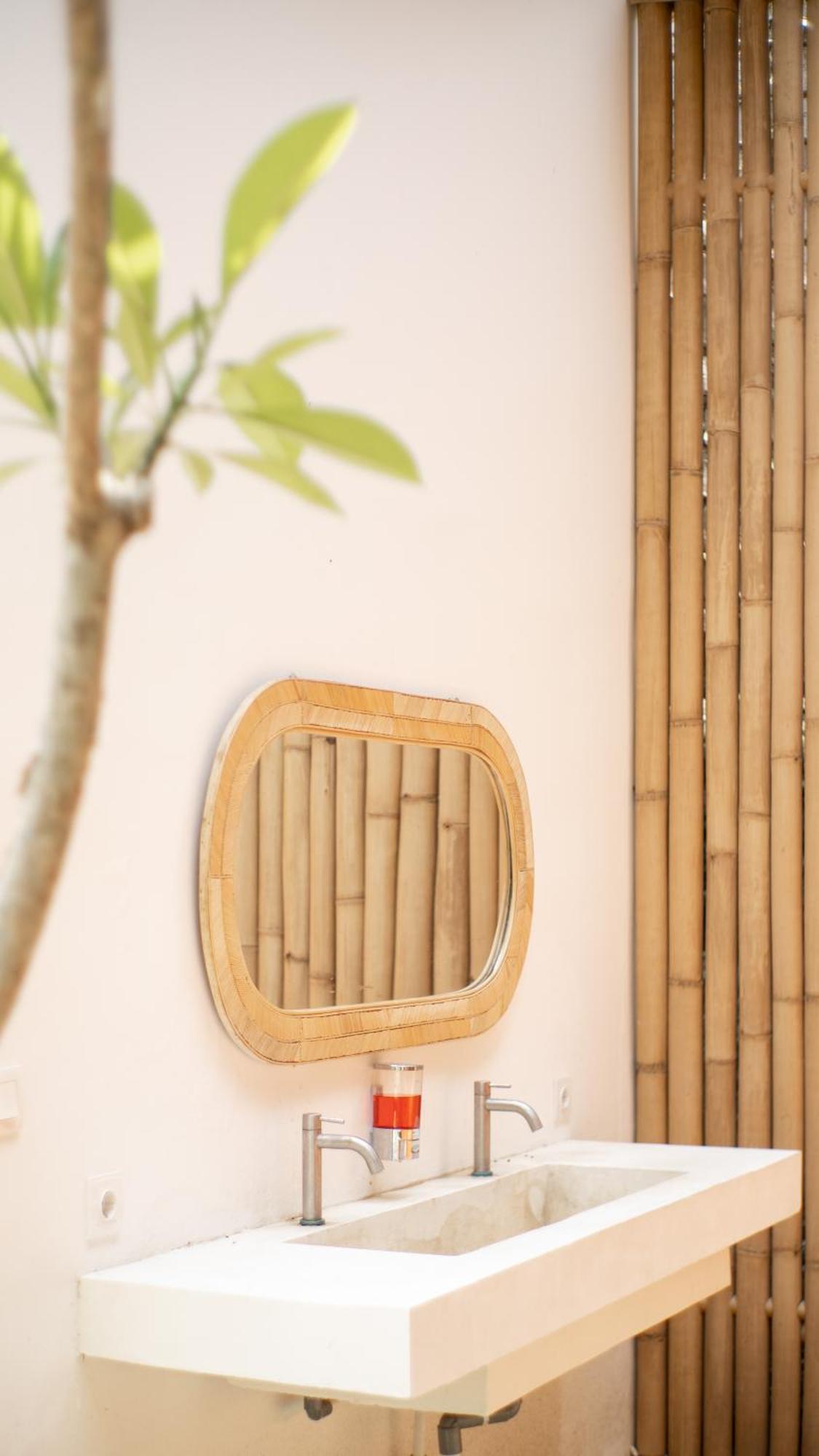 Lost Inn Kuta Capsule Hostel Εξωτερικό φωτογραφία